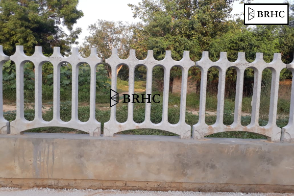 Manufacturer of Concrete Fencing